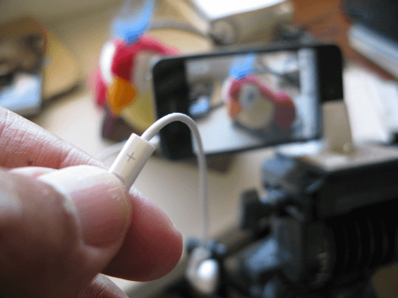 iPhone headphones act as camera